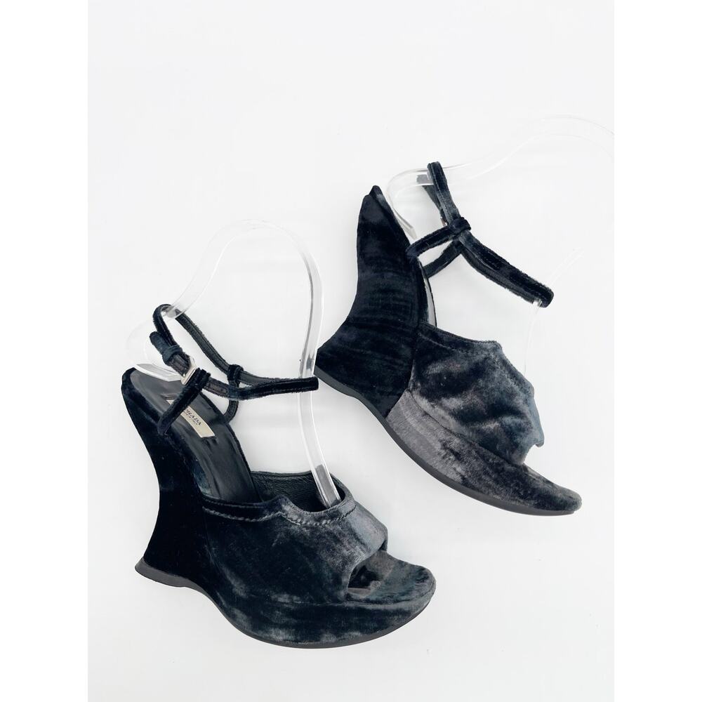 Prada Vintage Fall 2004 Runway Blue Velvet Sculptural Wedge Sandals IT 35.5 - Picture 5 of 12